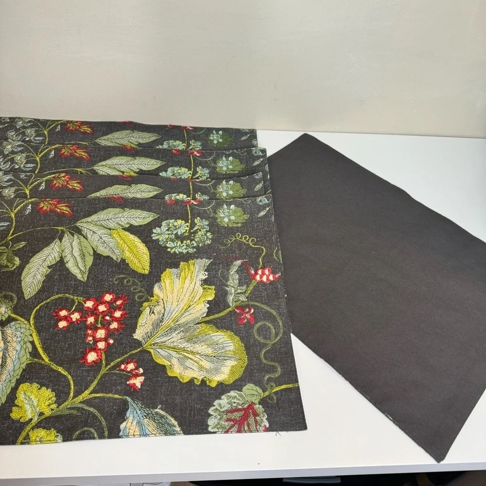 Set of 5 embroidered placemats